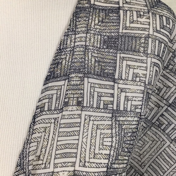 LuLaRoe Lindsay - light and gorgeous - Picture 2 of 7